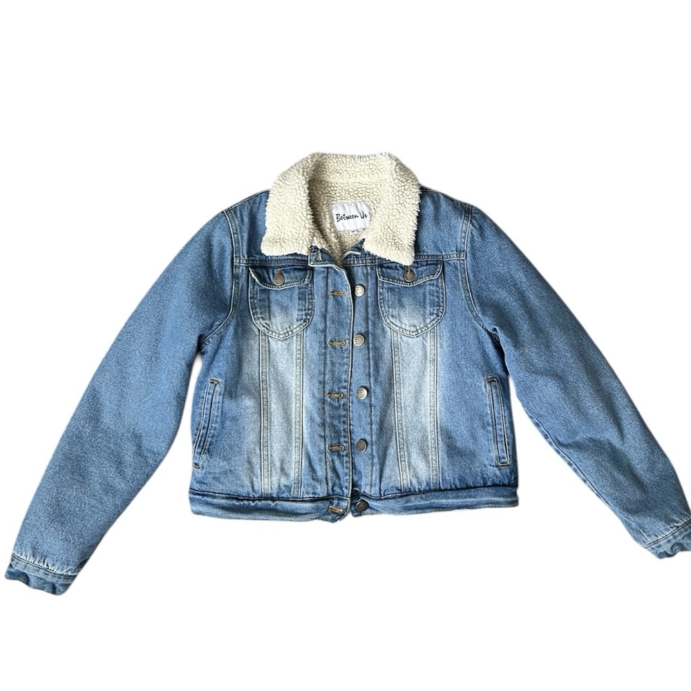 Sherpa Lined and Insulated Between Us Denim Jean Jacket size Medium - Picture 4 of 13
